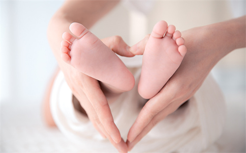 人造子宮年產(chǎn)3萬嬰兒,300多個(gè)基因可定制?外媒:2025年或可實(shí)現(xiàn)