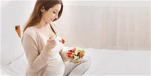 女人懷孕后顯懷早是好事嗎 懷孕后為什么會惡心想吐？