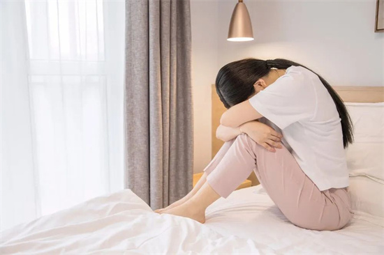 男孩遭母親棍打后跳樓，什么樣的母親才會把孩子逼上死路？