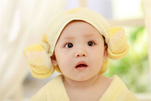 喂養新生兒要注意哪些心理健康問題？寶爸寶媽怎樣與新生兒產生感情共鳴？