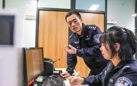 七旬老人為救被毆女子，慘遭男子連捅數(shù)刀