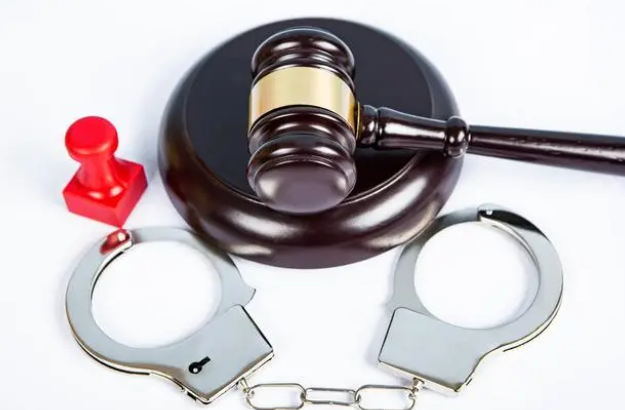 男子因彩禮未談攏刺死未婚妻，留血書后自殺未果 檢方建議死刑