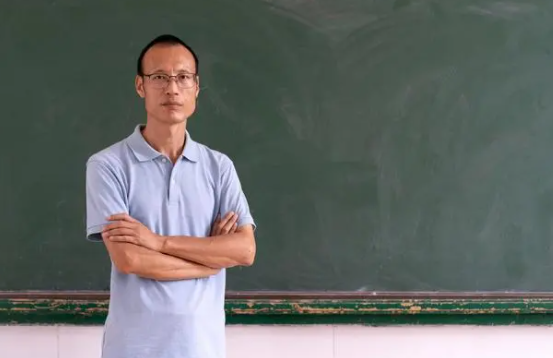 家長怒懟學費4萬孩子考8分 教師回應(yīng)：我們學校教師流動并不大