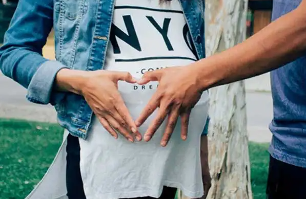 多地為鼓勵生育發(fā)放補貼 專家：讓年輕人更愿意適齡生育一孩