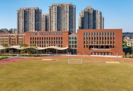 不可思議！廣東一中學小賣部5年租金超900萬，工作人員是這樣回應