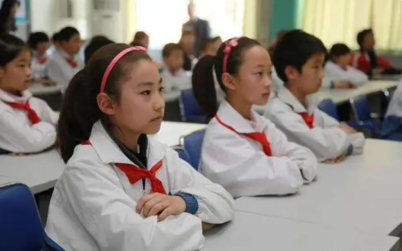 小學生被男教師打碎頭骨？警方介入，教育局回應！