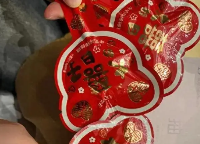 大學生蹭酒席隨禮100元被指太少，當事人：確實拿不出太多