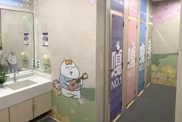 媽媽第一次來杭州朋友圈曬8張廁所圖，女生：不覺得丟人！