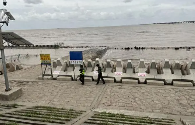 探訪上海4歲女童消失現場:貼有下水危險告示,退潮時灘涂裸露