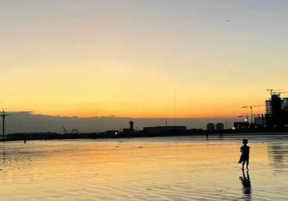 海邊走失女童爸爸發(fā)聲:是我自己大意,以為岸邊來回應該很快