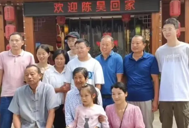 男子走失25年回家，父母為尋子花100萬，兒子：找我太浪費