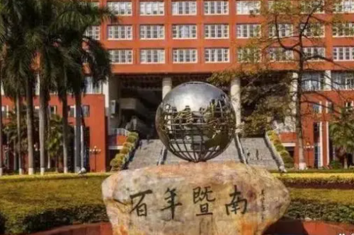 又怪張雪峰?暨南大學(xué)81名新生放棄入學(xué)資格,高校還是要自找原因