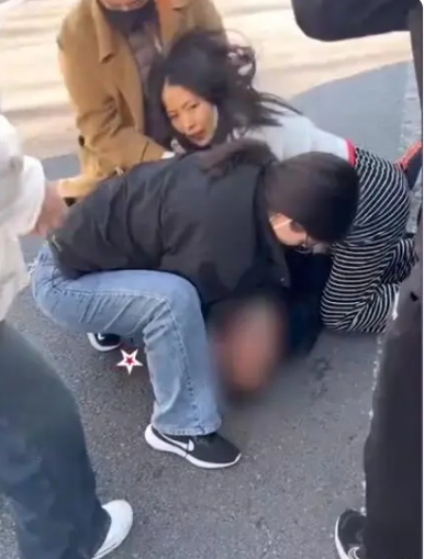 客車司機心臟驟停萬幸一車乘客都是醫(yī)護(hù),搶救及時保住性命!