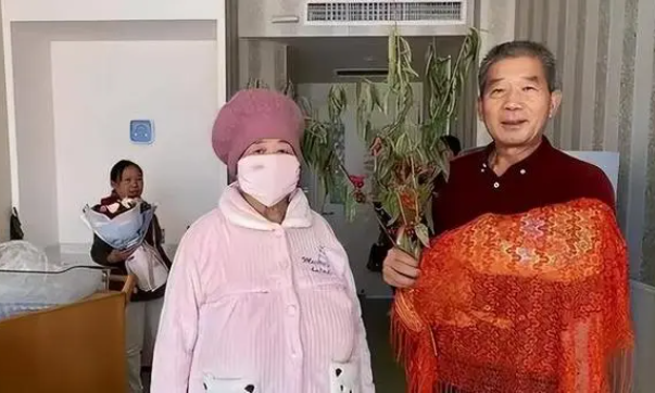 女子稱70多歲爺爺老來得子，網(wǎng)友應該祝福，敬畏生命
