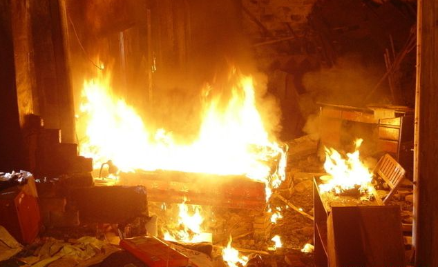 河南南陽一學校發生火災，已致13人遇難，相關負責人已被控制