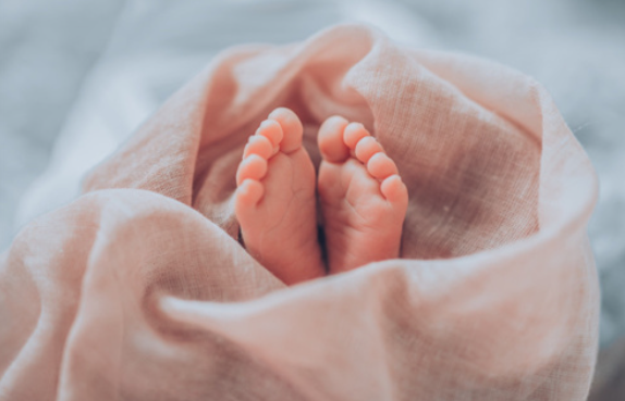 孩子睡覺喜歡踢被子怎么辦？解決小孩踢被子的10個妙招,輕松防止小孩睡覺踢被