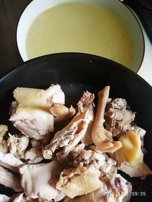 月大的寶寶何會貧血？如何合理地給寶寶補充鐵和補血？