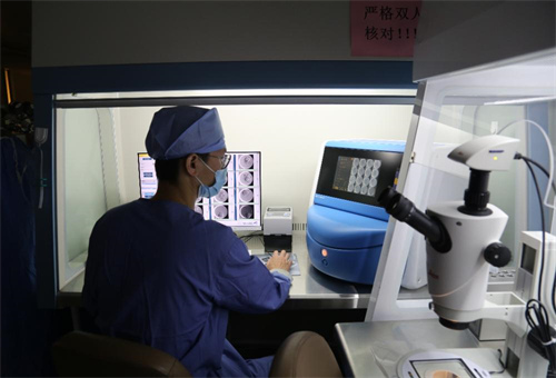 2025年高齡試管嬰兒成功率預(yù)測(cè),這些因素影響最大!